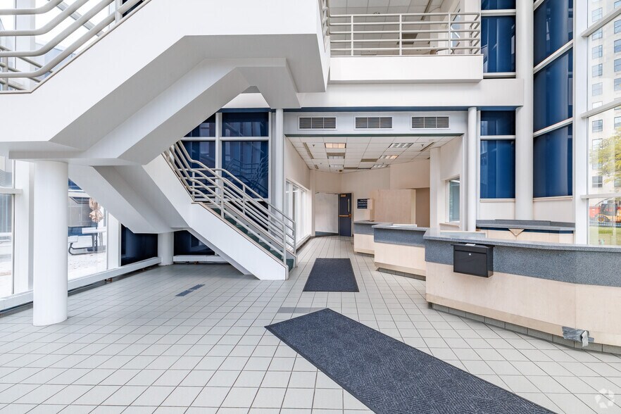 More Photos Of 572 S Salina St, Syracuse Medical For Sale