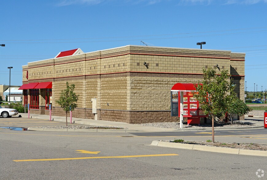 More Photos Of 8010 Old Carriage Ct, Shakopee Fast Food For Lease