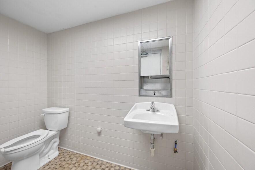 More Photos Of 4927 S Amherst Hwy, Madison Heights Specialty For Sale