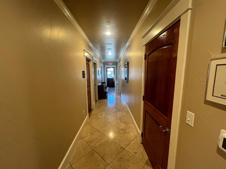 More Photos Of 310 W Main Ave, Round Rock Office For Sale