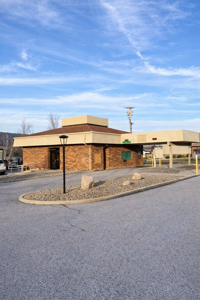 More Photos Of 835 E Bishop St, Bellefonte Bank For Lease