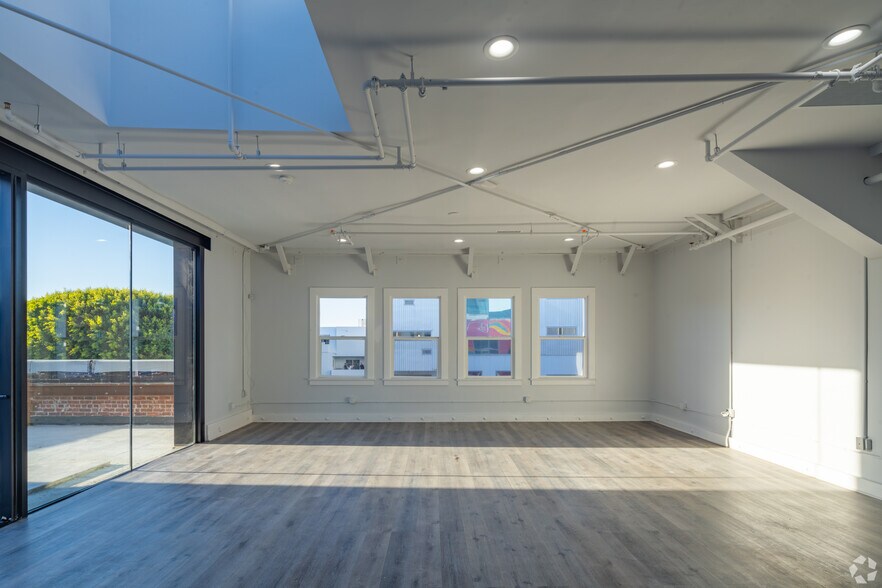 More Photos Of 62-66 Windward Ave, Venice Storefront Retail Office For Lease