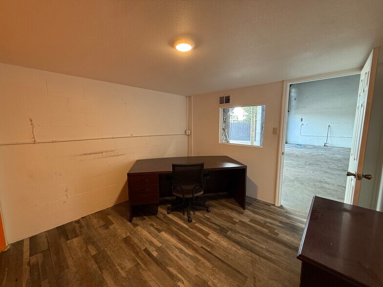 More Photos Of 1717 W Kennedy Blvd, Tampa Warehouse For Sale