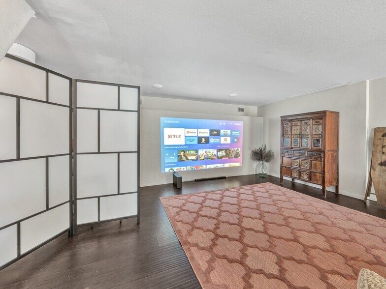 More Photos Of 106 W Main St, Pilot Point Storefront For Sale