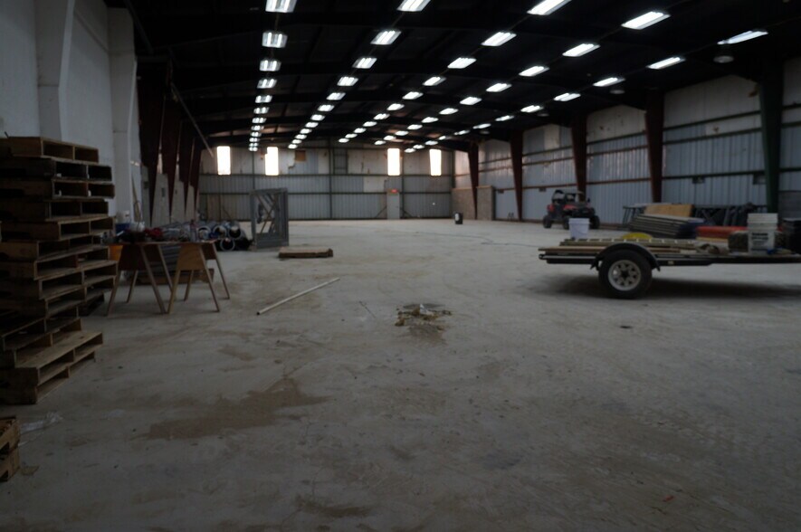 More Photos Of 969 Ohio Pike, Cincinnati Flex For Lease