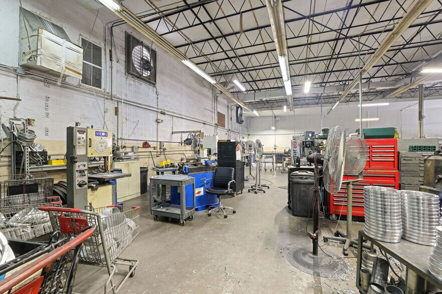 More Photos Of 695-699 W 17th St, Hialeah Warehouse For Sale