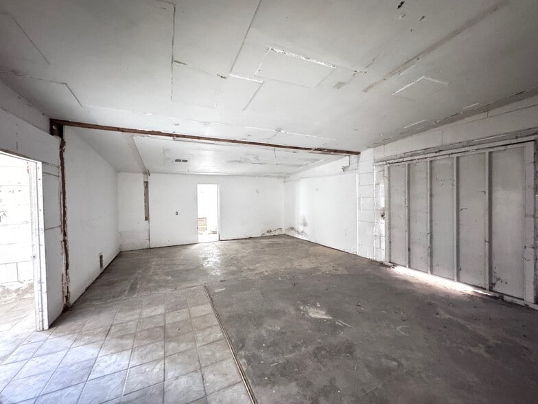 More Photos Of 9065 Jeff St, Bellflower Auto Repair For Sale