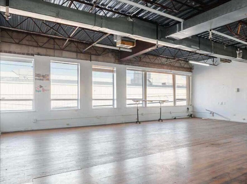 More Photos Of 573 Johnson Ave, Brooklyn Warehouse For Lease