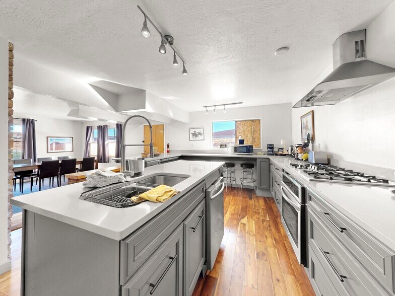 More Photos Of US 163 & San Juan River, Mexican Hat Hospitality For Sale