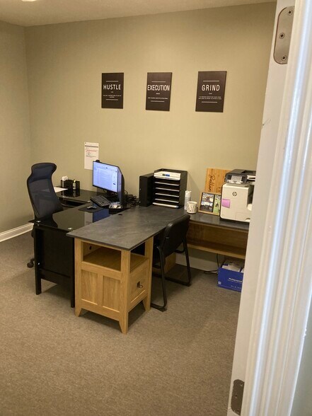 More Photos Of 1990 Louisville Rd, Bowling Green Office For Lease