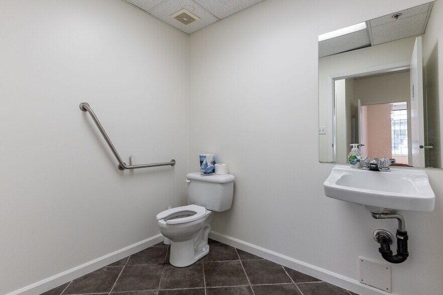 More Photos Of 2071 Kingsway Ave, Port Coquitlam Flex For Sale