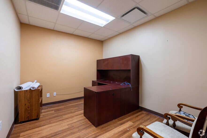 More Photos Of 2814 14th Ave SE, Ruskin Healthcare For Sale