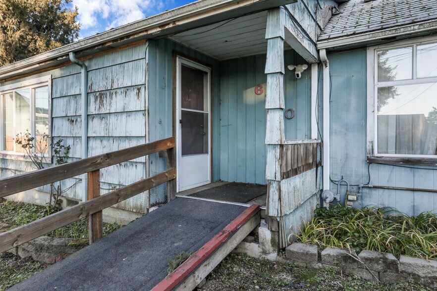 More Photos Of 6350 NE 66th Ave, Portland Flex For Sale