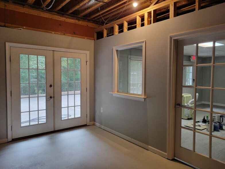 More Photos Of 182 Ben Burton Cir, Bogart Office For Sale