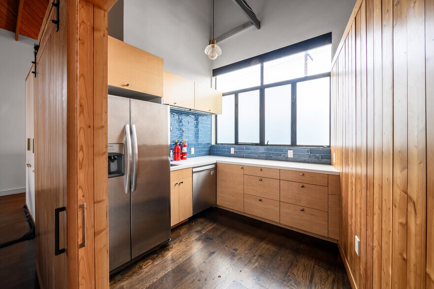 More Photos Of 1041 Abbot Kinney Blvd, Venice Office For Sale