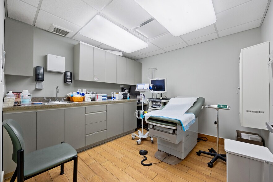 More Photos Of 7210 13th Ave, Brooklyn Medical For Lease