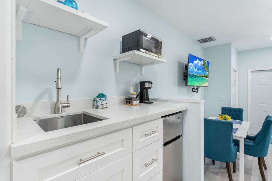 More Photos Of 97850 Overseas Hwy, Key Largo Hotel For Sale