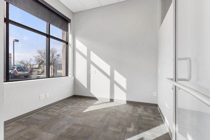 More Photos Of 590 Burbank St, Broomfield Flex For Lease