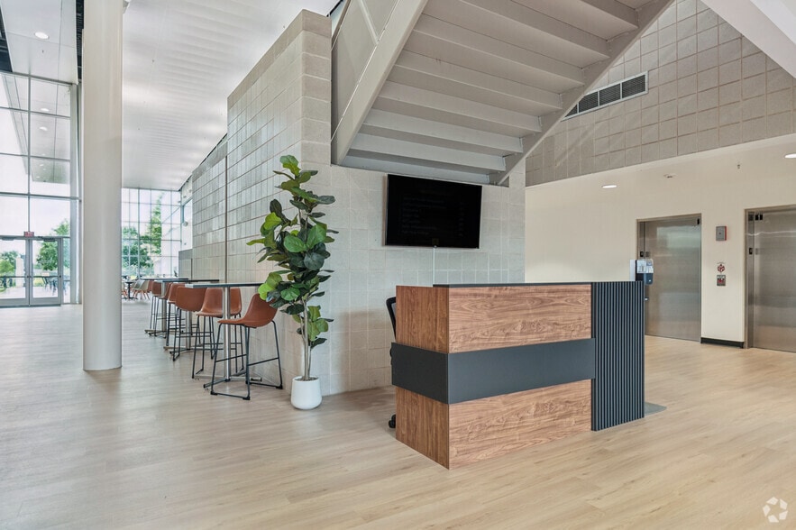 More Photos Of 3500 Packerland Dr, De Pere Office For Lease
