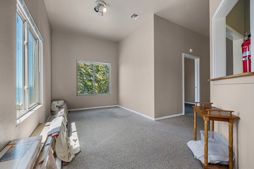 More Photos Of 39000 1 hwy, Gualala Flex For Sale