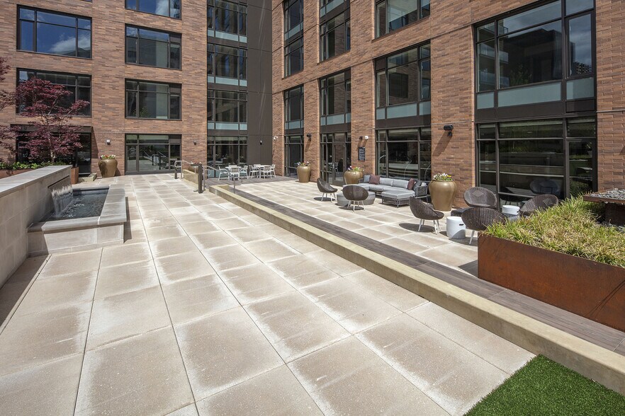 More Photos Of 140 SW Columbia St, Portland Apartments For Lease