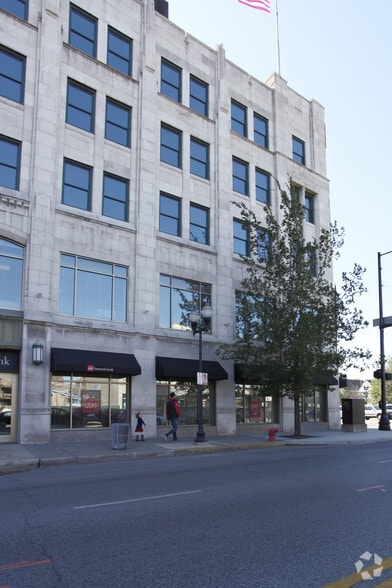 More Photos Of 3959 N Lincoln Ave, Chicago Office For Sale