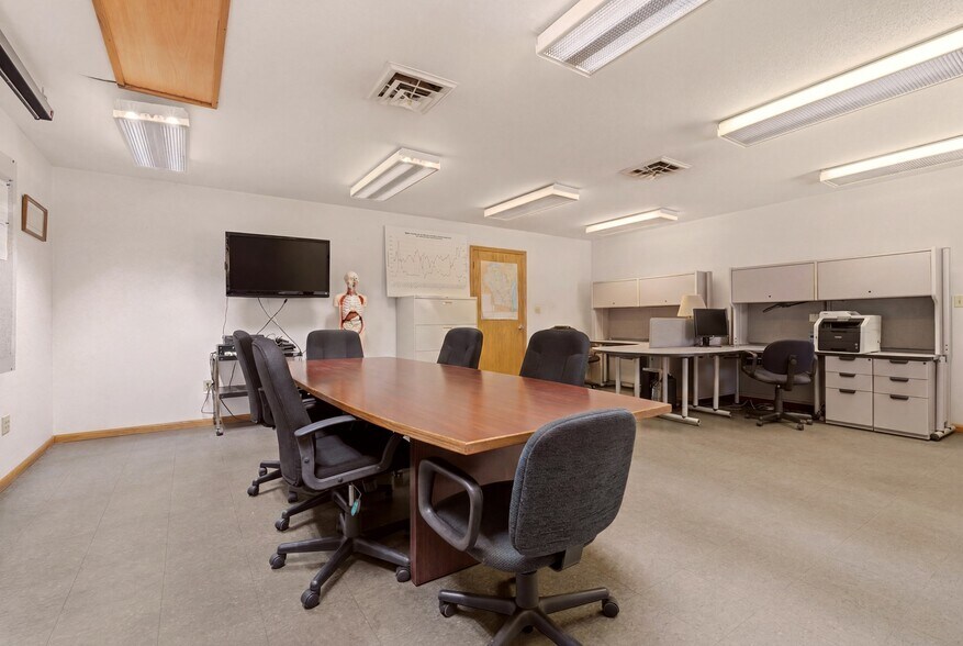More Photos Of 520 W Broadway St, Blair Warehouse For Sale