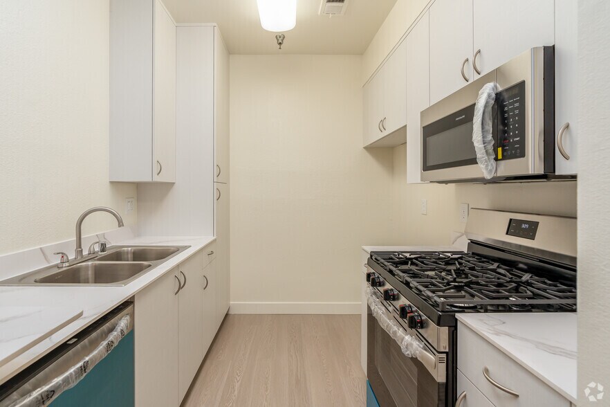 More Photos Of 10621 Valley Spring Ln, North Hollywood Apartments For Sale