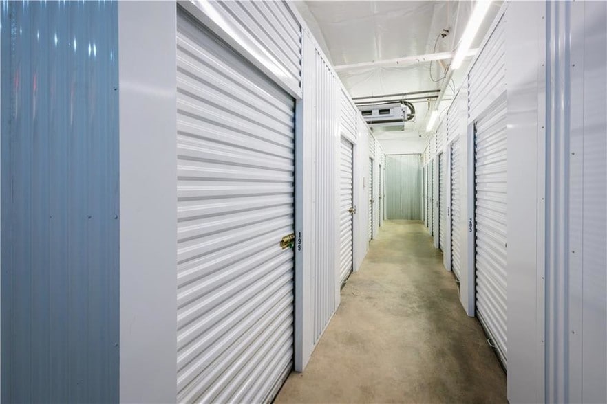 More Photos Of 2213 N Quaker Ave, Lubbock Self Storage For Sale