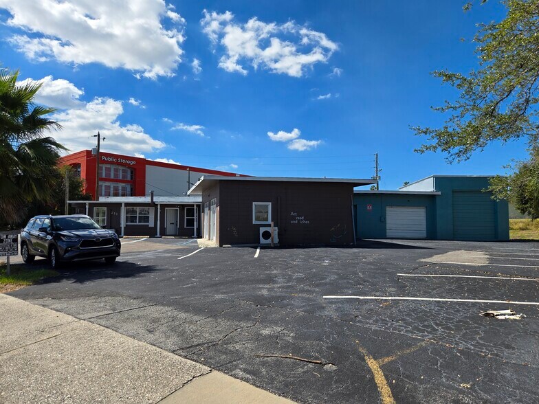More Photos Of 211 Missouri Ave N, Largo Storefront Retail Office For Lease