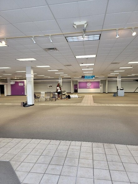 More Photos Of 124-A Beacon Dr, Winterville General Retail For Lease