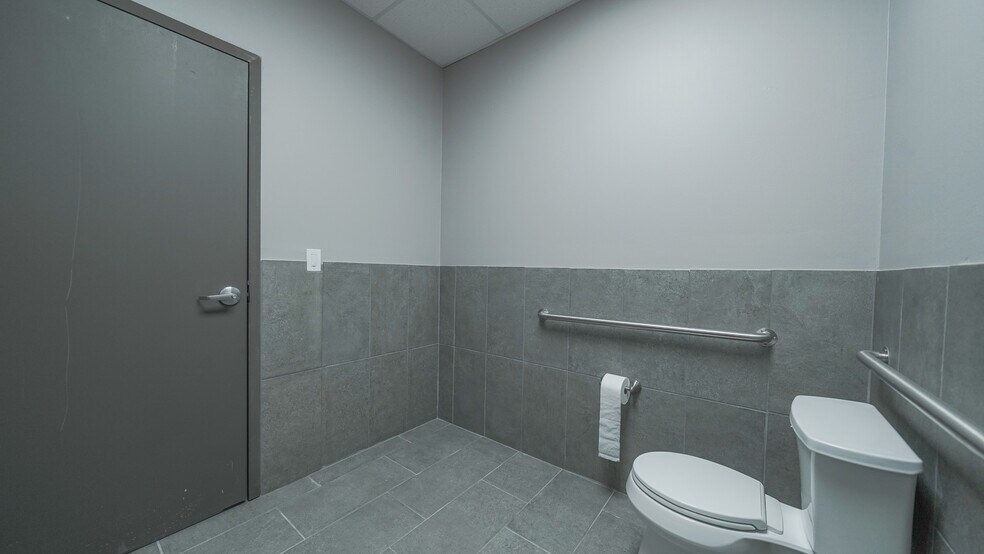 More Photos Of 8051 S Sam Houston Pky, Houston Unknown For Lease