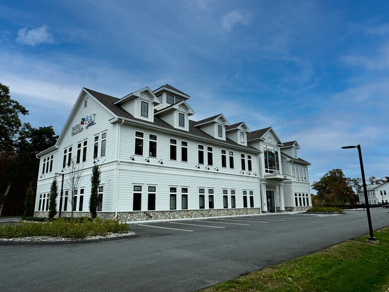 More Photos Of 215 Elm St, Old Saybrook Unknown For Lease