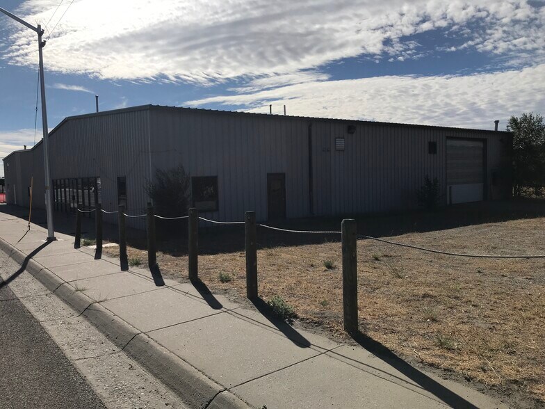 More Photos Of 801 W Main St, Riverton Warehouse For Sale