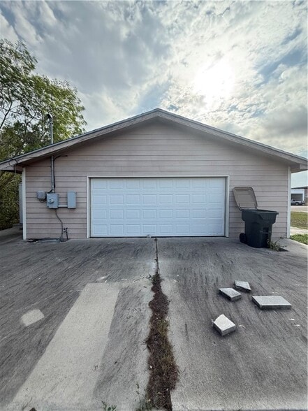 More Photos Of 217 E Main St, Bishop Storefront Retail Office For Sale