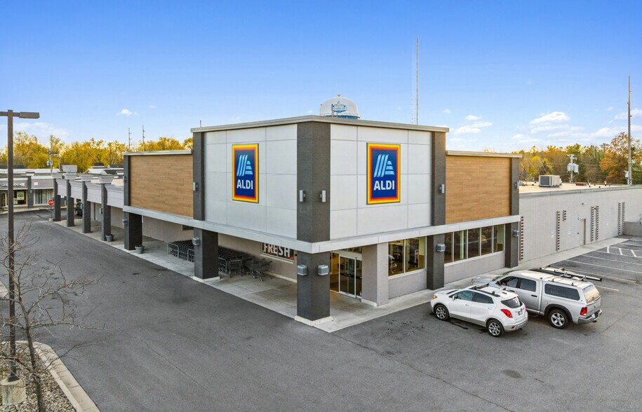 Primary Photo Of 551 N Line St, Columbia City Freestanding For Sale