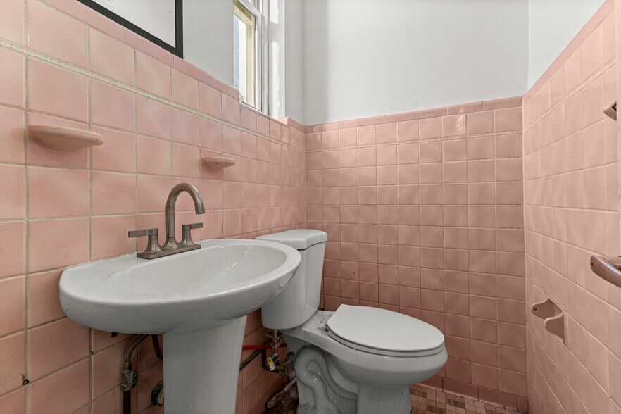 More Photos Of 5420 Oakman Blvd, Dearborn Warehouse For Sale