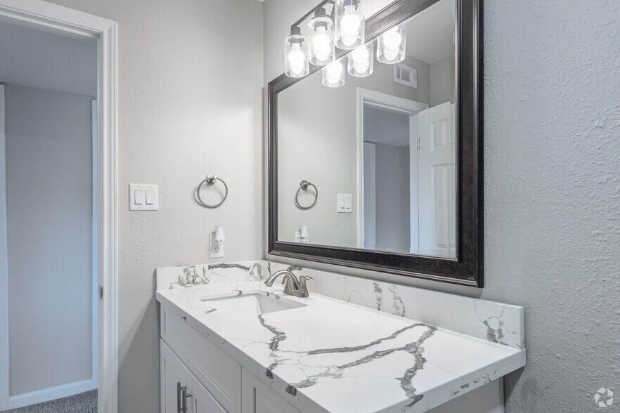 More Photos Of 2550 S Bypass 35, Alvin Apartments For Sale