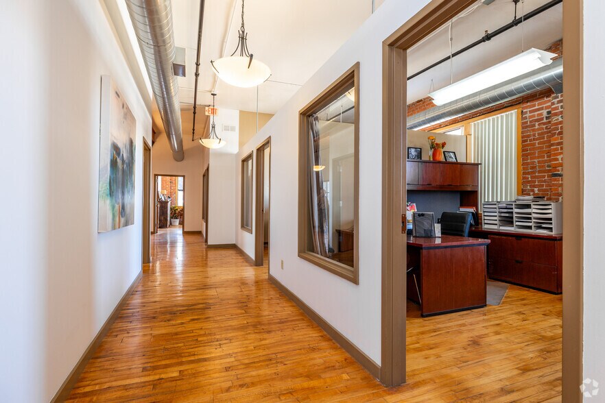 More Photos Of 400 Admiral Blvd, Kansas City Office For Sale