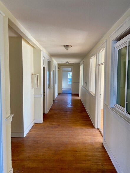 More Photos Of 970-980 Garnet Ave, San Diego Storefront Retail Office For Lease