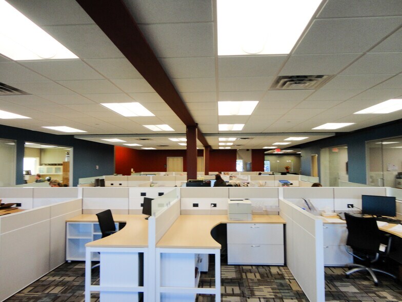 More Photos Of 219-223 Little Canada Rd E, Saint Paul Office For Sale