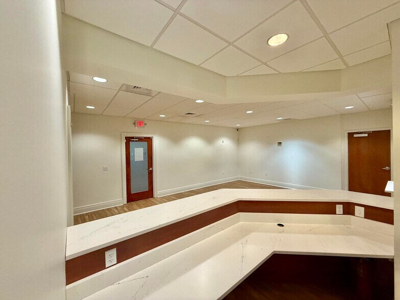 More Photos Of 76 Peachtree Rd, Asheville Medical For Lease