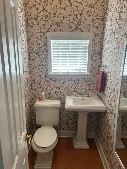 More Photos Of 209 N Dawson St, Thomasville Office For Sale