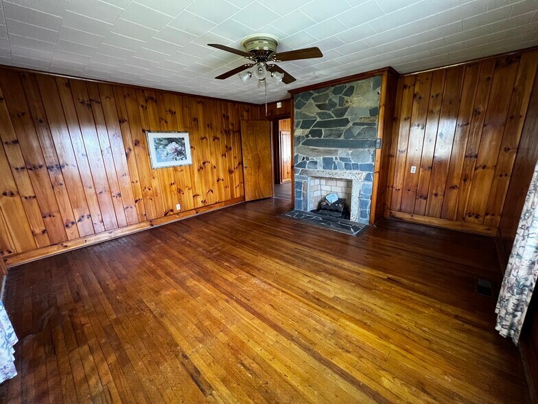 More Photos Of 2525 W Franklin Blvd, Gastonia Office For Sale