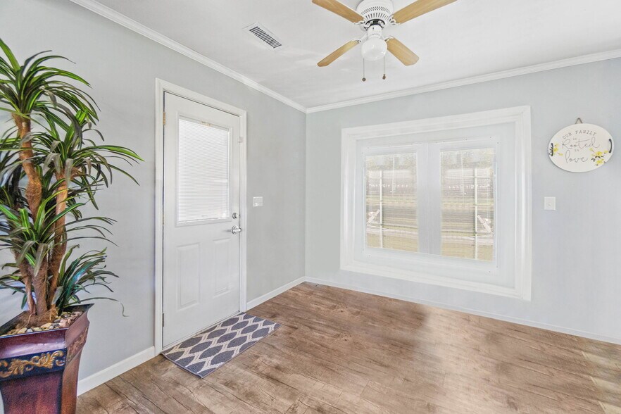More Photos Of 1213 Main St, Chipley Office For Sale