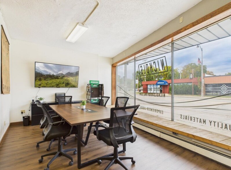 More Photos Of 415 W Wisconsin Ave, Appleton General Retail For Sale