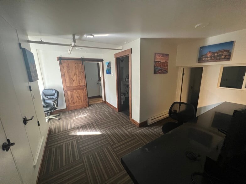 More Photos Of 11020 Trails End Ct, Truckee Flex For Lease