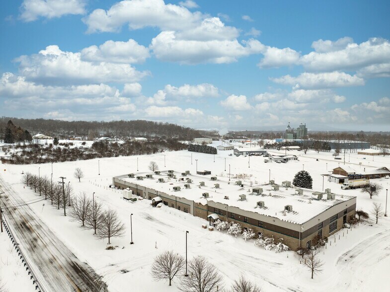 More Photos Of 26 Steele Ave, Arcade Office For Sale