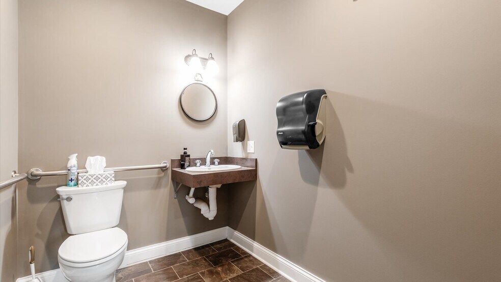 More Photos Of 120 W Main St, Somerset Flex For Sale
