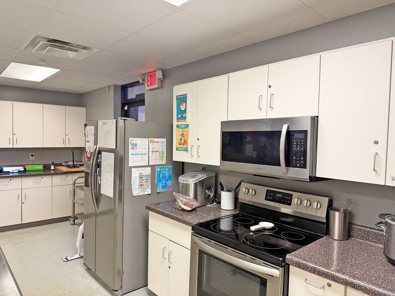 More Photos Of 2433 Regency Rd, Lexington Medical For Sale